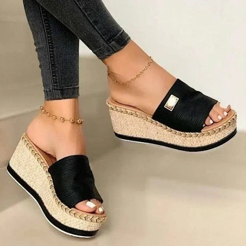 Sandales à talons compensés