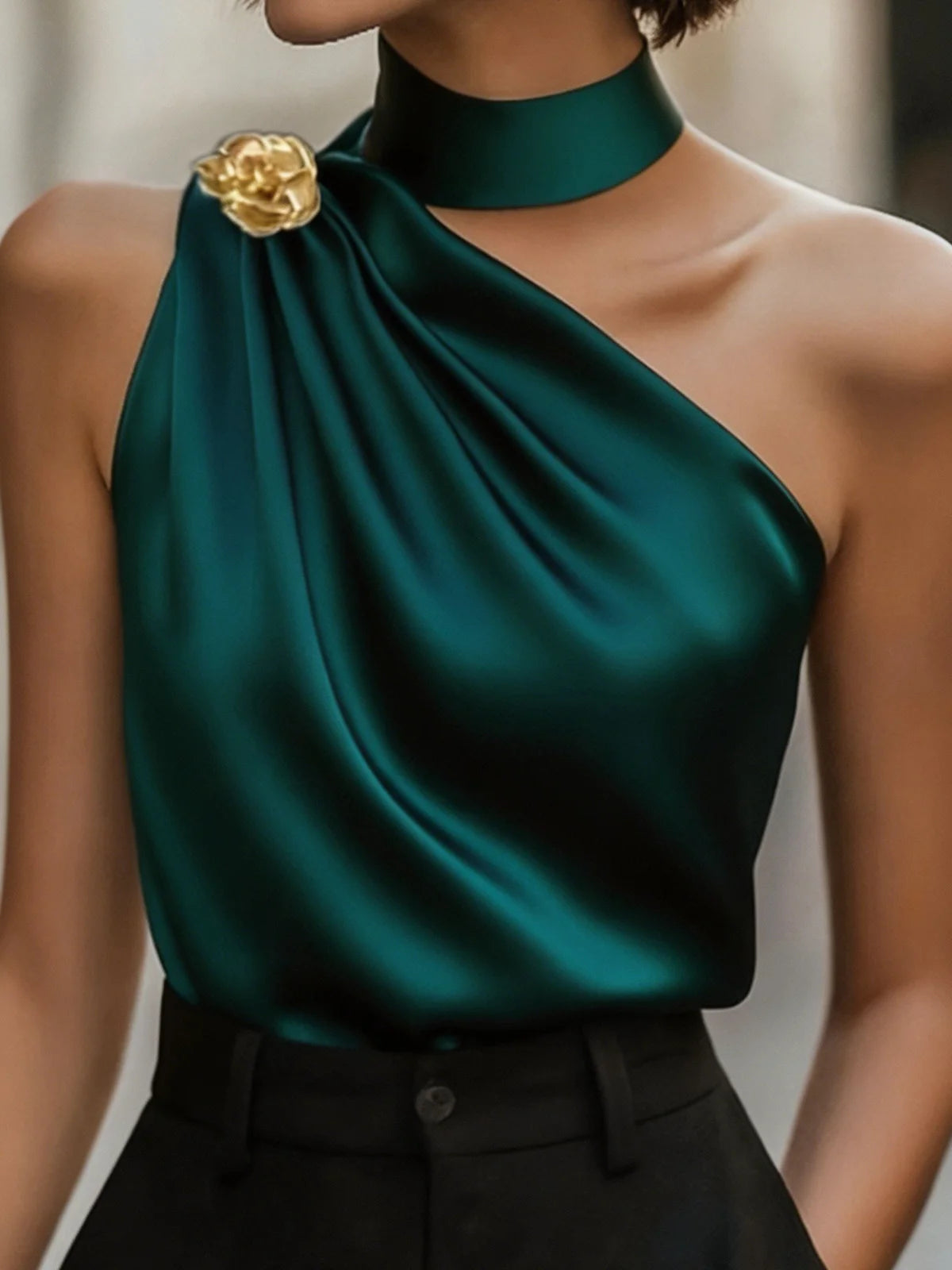 Chemisier chic asymétrique en satin